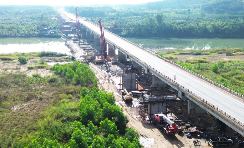 Cao tốc đoạn Cam Lộ - La Sơn: Y&ecirc;u cầu ho&agrave;n th&agrave;nh c&aacute;c hạng mục dưới nước trước m&ugrave;a mưa lũ- Ảnh 1.