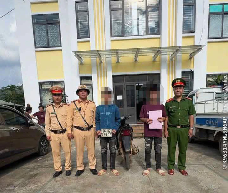 Sơn La: Nam thiếu ni&ecirc;n điều khiển xe m&aacute;y bốc đầu, &aacute;p dụng biện ph&aacute;p tịch thu phương tiện - Ảnh 1.