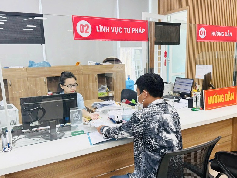 Quảng Ninh: Đột ph&aacute; từ khoa học c&ocirc;ng nghệ, chuyển đổi số v&agrave; cải c&aacute;ch h&agrave;nh ch&iacute;nh- Ảnh 2.
