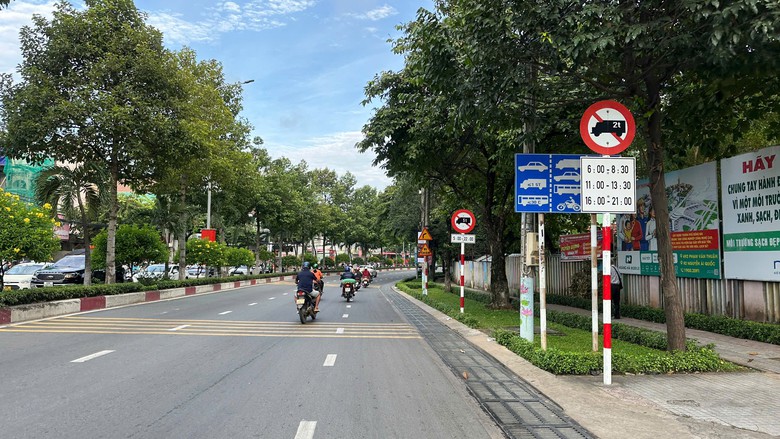 Nhiều phương án "mở lối" cho xe của doanh nghiệp dọc tuyến Đồng Khởi- Ảnh 3.