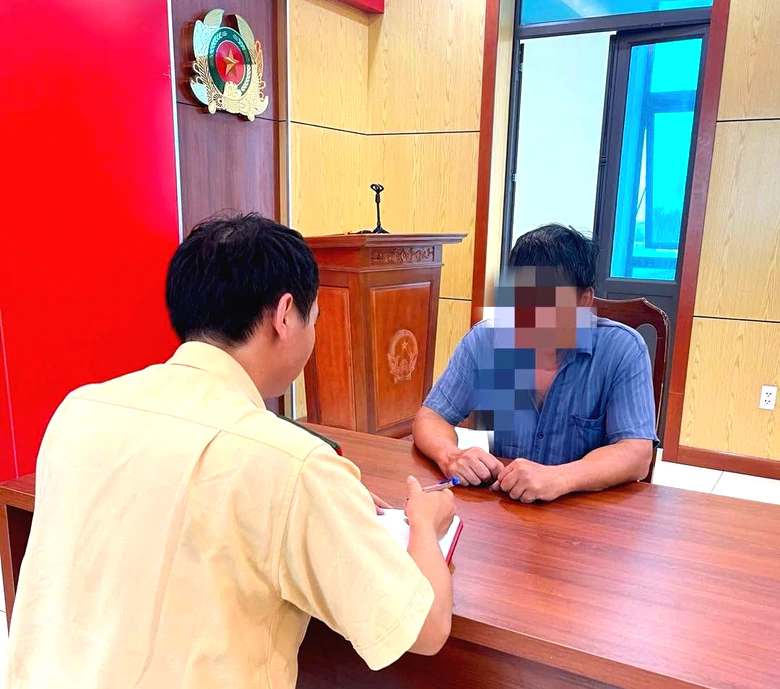 Hải Ph&ograve;ng: Xử phạt người điều khiển đ&ograve; kh&ocirc;ng hướng dẫn h&agrave;nh kh&aacute;ch d&ugrave;ng dụng cụ cứu sinh - Ảnh 1.