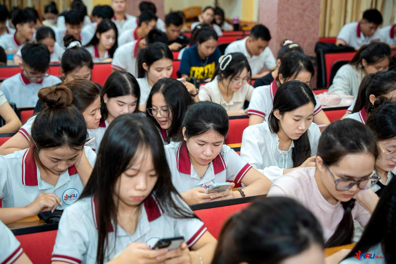 5.000 sinh vi&ecirc;n Đại học Nghệ An được tuy&ecirc;n truyền, đ&agrave;o tạo kỹ năng l&aacute;i xe an to&agrave;n.- Ảnh 2.