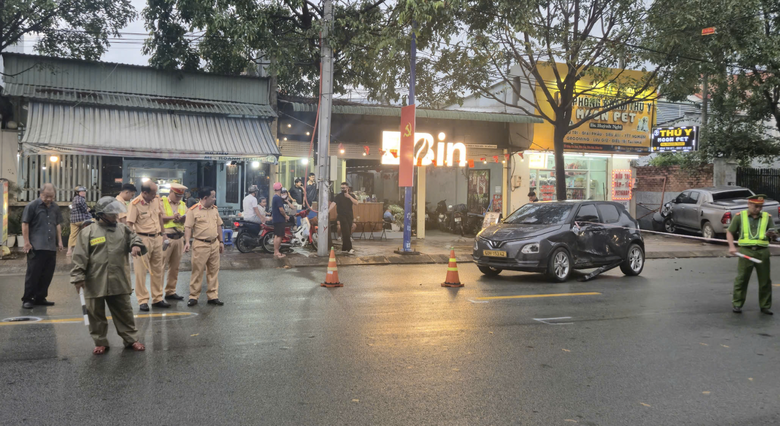 Va chạm liên hoàn trên đường Đặng Văn Trơn, một tài xế chạy grab tử vong tại chỗ- Ảnh 1.