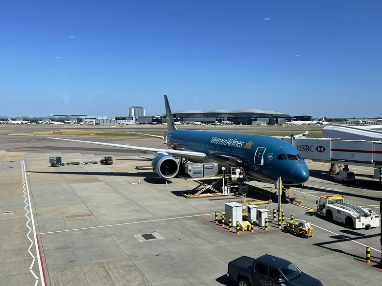 Hệ thống kiểm soát không lưu tại Anh gặp sự cố, Vietnam Airlines điều chỉnh lịch bay - Ảnh 1.