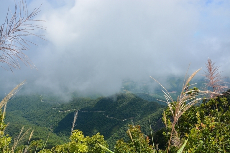  Đứng tr&ecirc;n d&atilde;y Bạch M&atilde; c&oacute; thể nh&igrave;n trọn th&agrave;nh phố Huế lung linh v&agrave;o ban đ&ecirc;m
