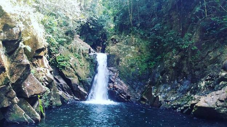  Cảnh đẹp n&ecirc;n thơ, trữ t&igrave;nh của suối A Lin được v&iacute; như m&aacute;i t&oacute;c của n&agrave;ng sơn nữ