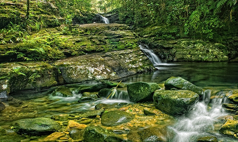 Th&aacute;c Ngũ Hồ đẹp đến m&ecirc; hồn trong vườn quốc gia Bạch M&atilde;