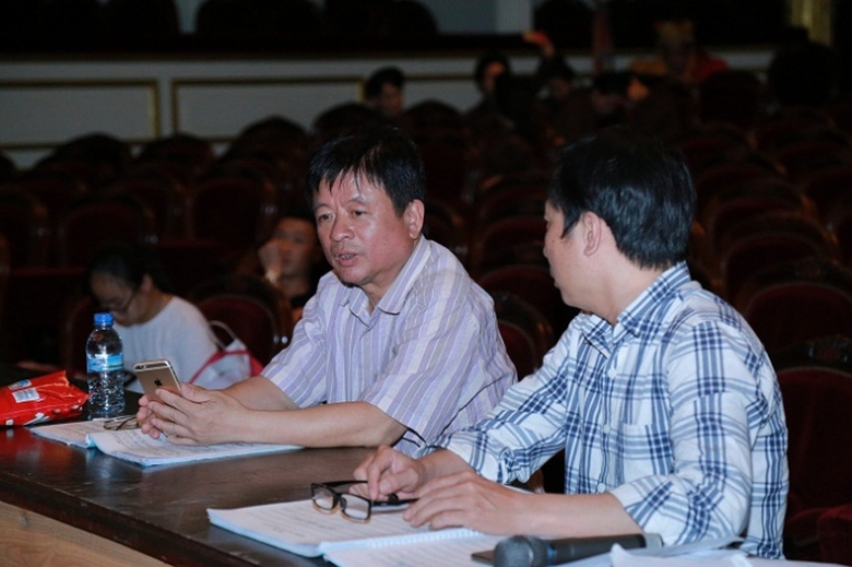 Nhạc sĩ Đỗ Hồng Qu&acirc;n t&iacute;ch cực chỉ đạo cho vở diễn 