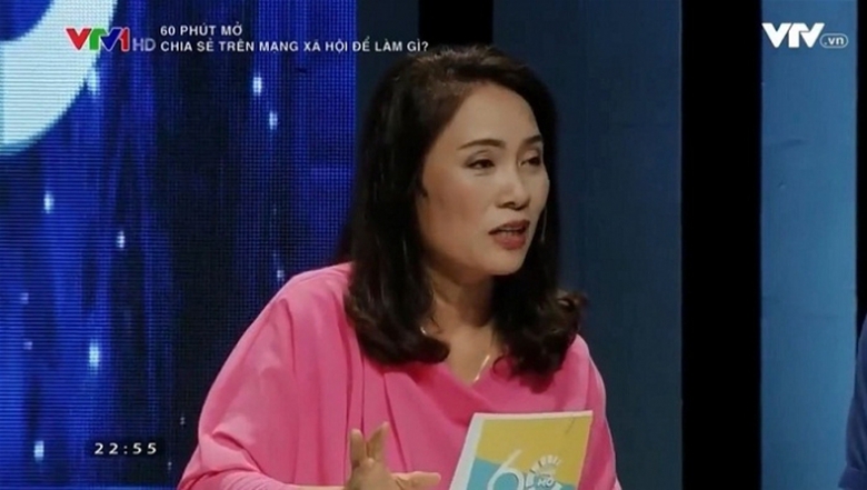 Nh&agrave; b&aacute;o Tạ B&iacute;ch Loan trong chương tr&igrave;nh 60 ph&uacute;t mở