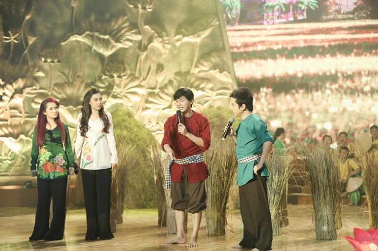 Tiet muc cua doi CS Bang Cuong - Son Ca - MC Tu Tr