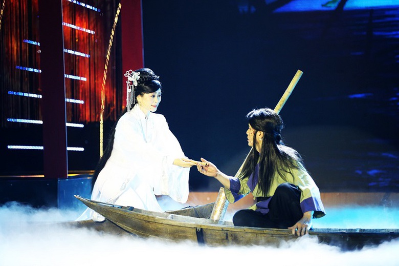 2. Quang Thao va NSUT Tuyet Thu trong tiet muc cua