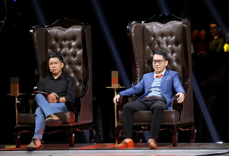 Thi sinh Pham Minh Man ao den va Nguyen Quoc Viet 