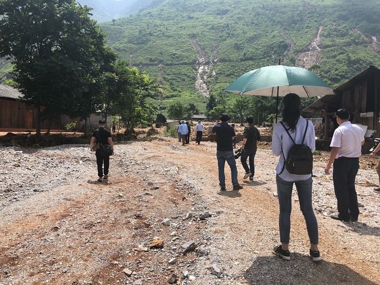 HH Do My Linh di cuu tro7