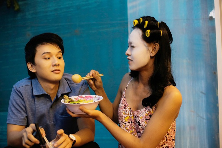 Mai Ngo tu nhien voi khuon mat khong thay chan may