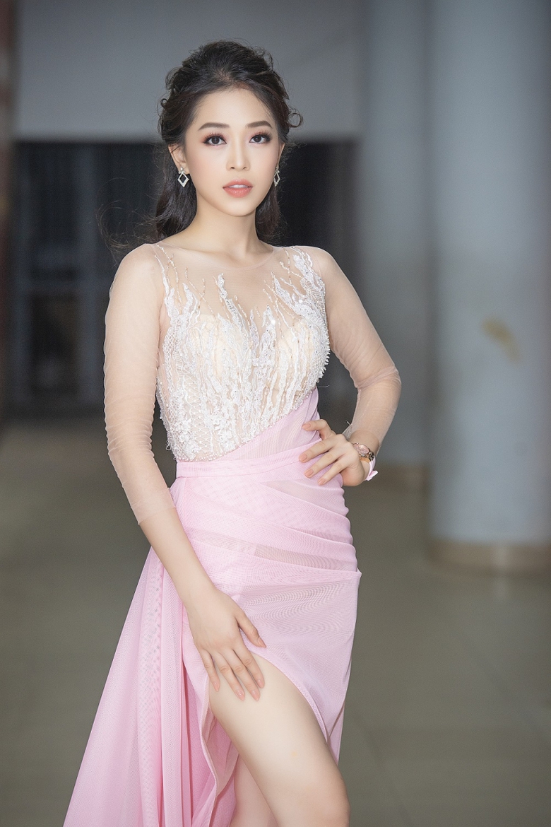 &Aacute; hậu Phương Nga (17)