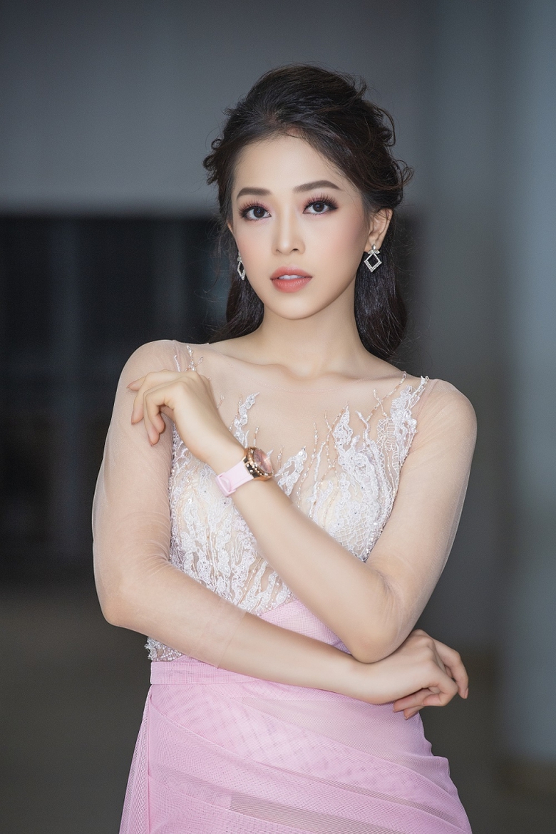 &Aacute; hậu Phương Nga (11)