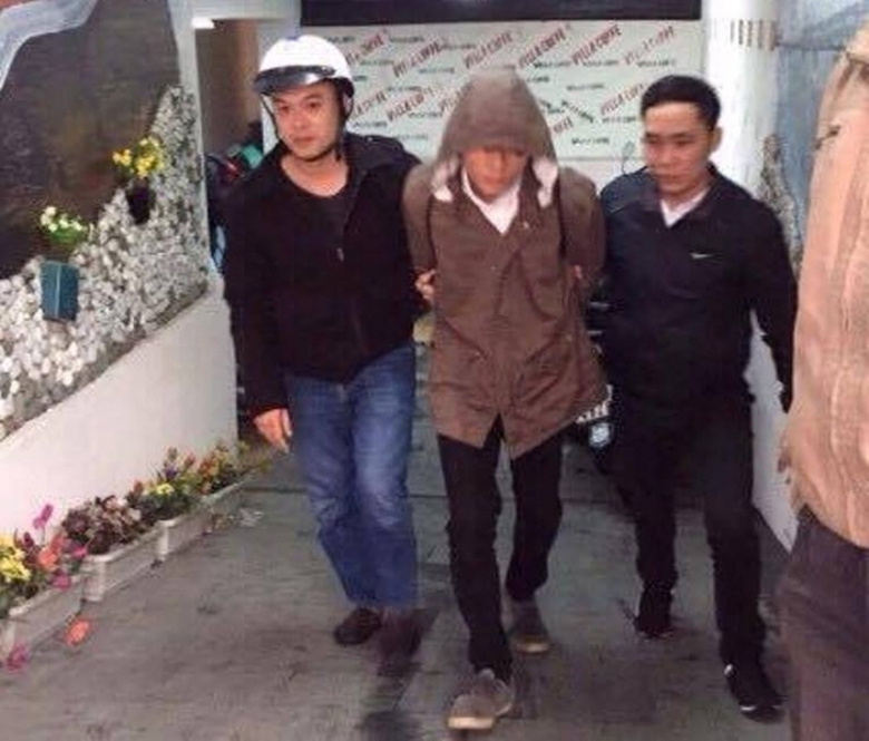 th&ocirc;ng ở giữa đối tượng dọa đẩy người t&igrave;nh của cha