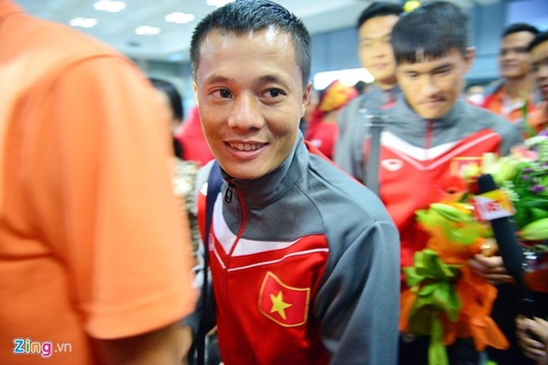 tiền vệ Th&agrave;nh Lương