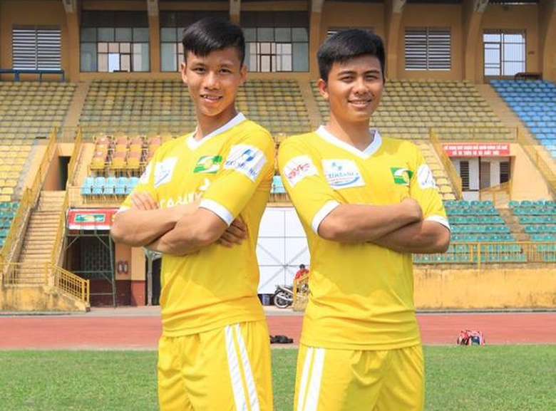 Cặp trung vệ triển vọng Ngọc Hải v&agrave; Mạnh H&ugrave;ng