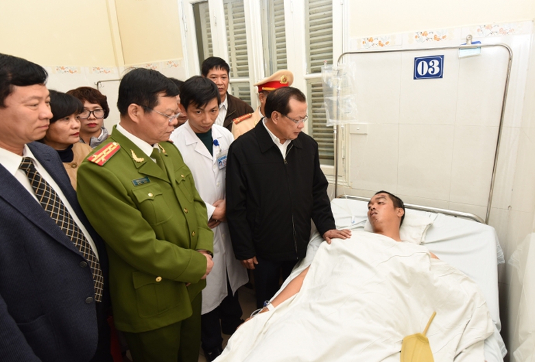 Phạm Quang Nghị thăm Thượng &uacute;y Đạt