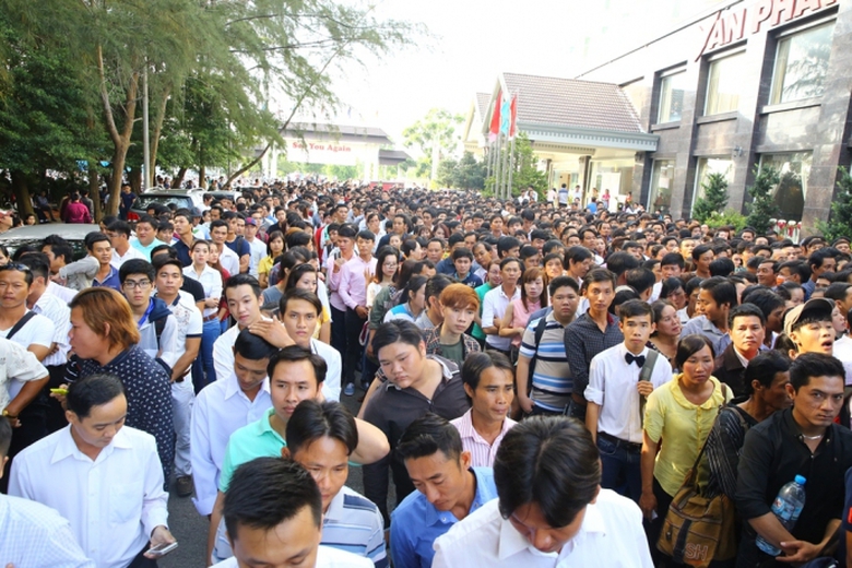 Th&iacute; sinh xếp h&agrave;ng thi tuyển Solo c&ugrave;ng bolero tại C