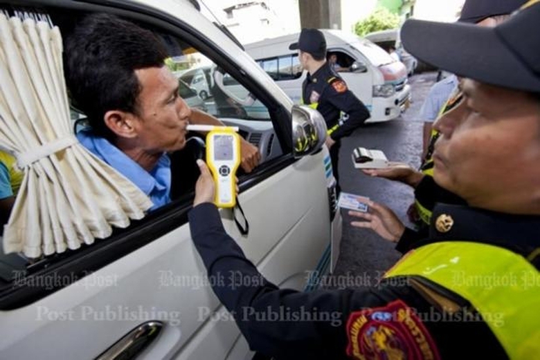 Th&aacute;i Lan siết chặt quy định với người điều khiển p