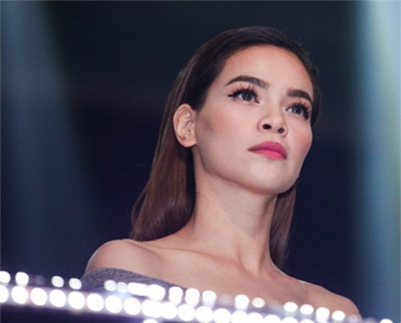 Ho-Ngoc-Ha-mat-lanh-truoc-loi-dan-mat-tu-tinh-dich