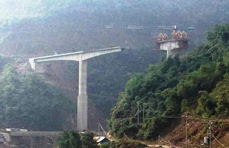 sập gi&agrave;n gi&aacute;o l&agrave;m bốn người chết