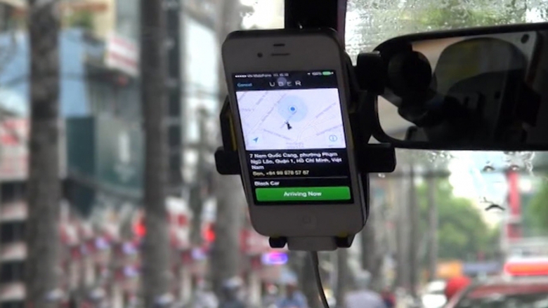 T&agrave;i xế Uber chỉ cần bật điện oline để đợi lệnh điề