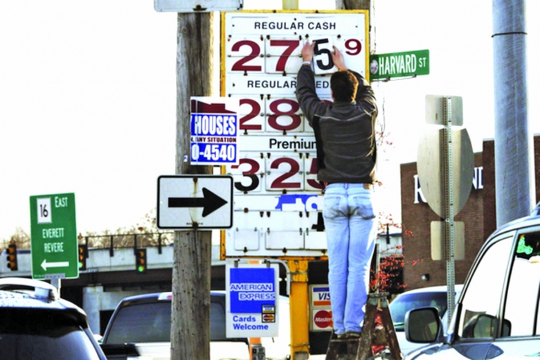 Gi&aacute; dầu thế giới giảm mạnh 3