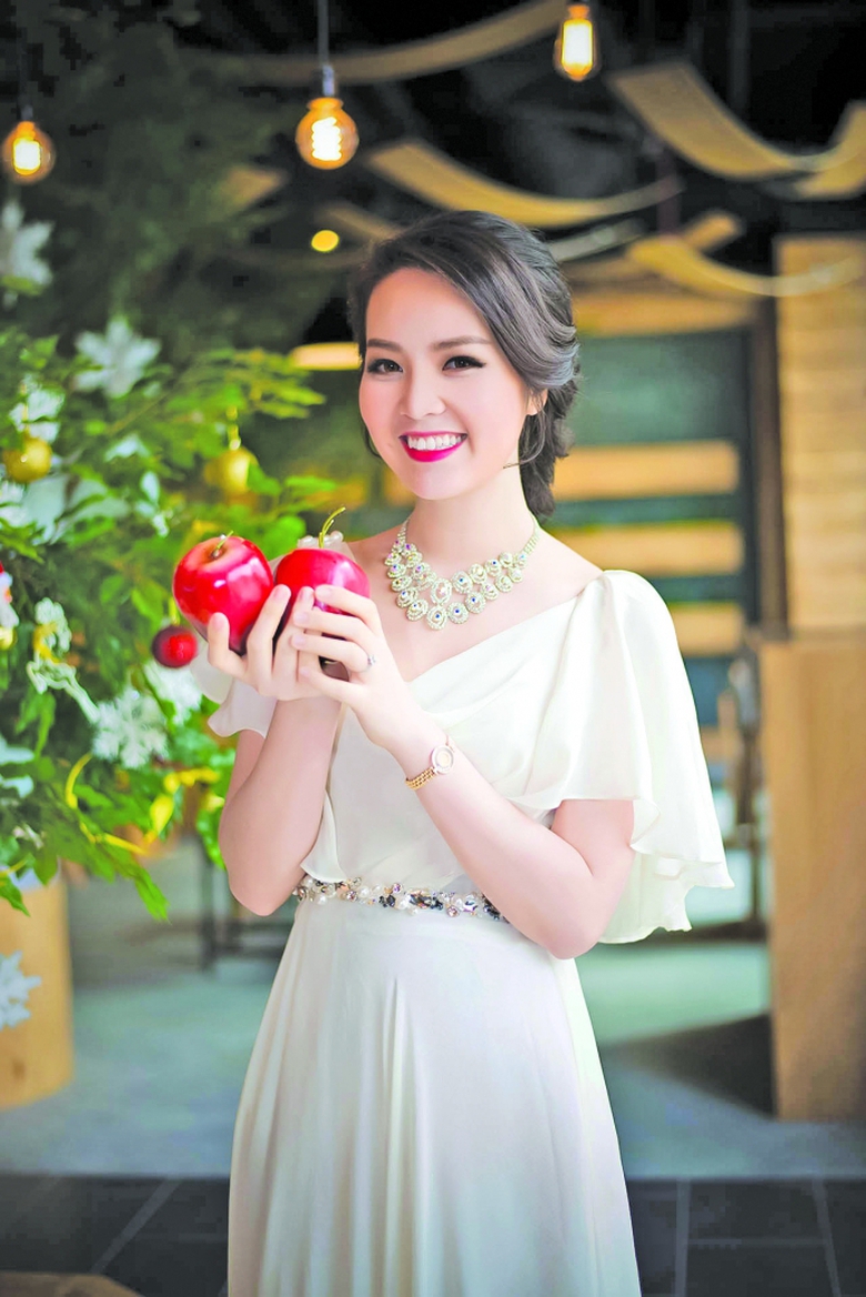 &Aacute; hậu Thụy V&acirc;n