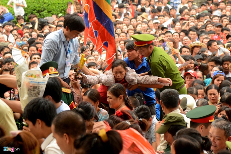 Khai_hoi_Den_Hung_46_zing