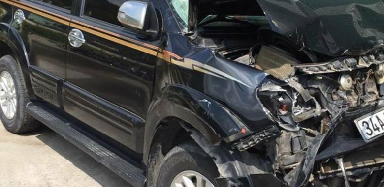 xe Fotuner bị đ&acirc;m n&aacute;t đầu trong vụ truy s&aacute;t ở hải 