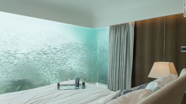 Căn ph&ograve;ng nằm dưới mặt nước của ng&ocirc;i nh&agrave; nổi