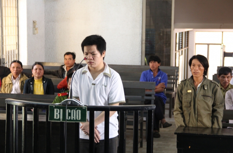 n&eacute;m ch&aacute;u b&eacute; 5 tuổi xuống giếng