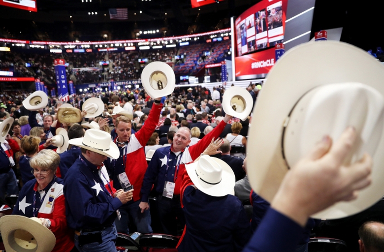 Đo&agrave;n đại biểu đảng Cộng ho&agrave; đến từ Texas xuất hiện