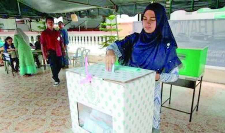 Người d&acirc;n Th&aacute;i Lan tham gia trưng cầu d&acirc;n &yacute; ng&agrave;y 7