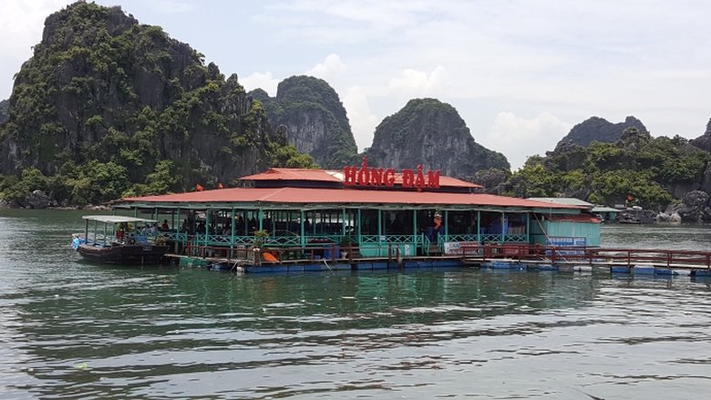 nh&agrave; h&agrave;ng nổi