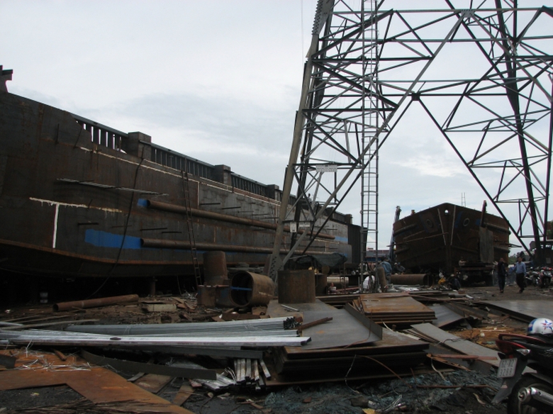 chiếm trụ điện l&agrave;m cơ sở đ&oacute;ng t&agrave;u