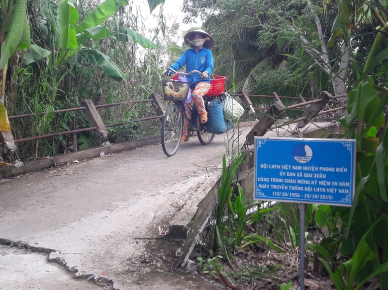 ph&aacute; lan can cầu Cần Thơ