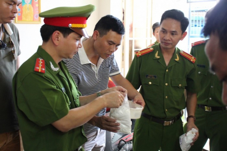 C49 bắt quả tang Trần Văn B&ugrave;i (39 tuổi, ngụ quận B