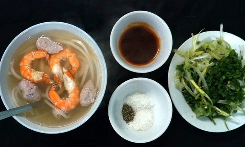 banh canh b&agrave; Đợi - thương hiệu 30 năm ở xứ H&uacute;e
