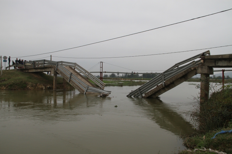 sập cầu cơn độ