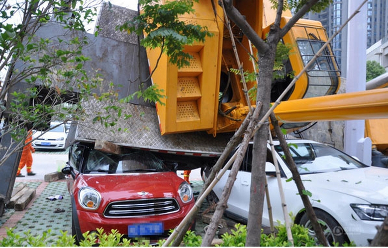 20150512095935-cranefalls2