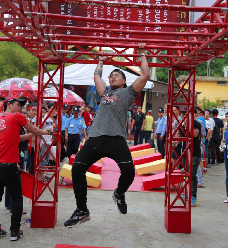 Nguoi mau Duy Phuong va ban dong hanh Pham Hong Ha