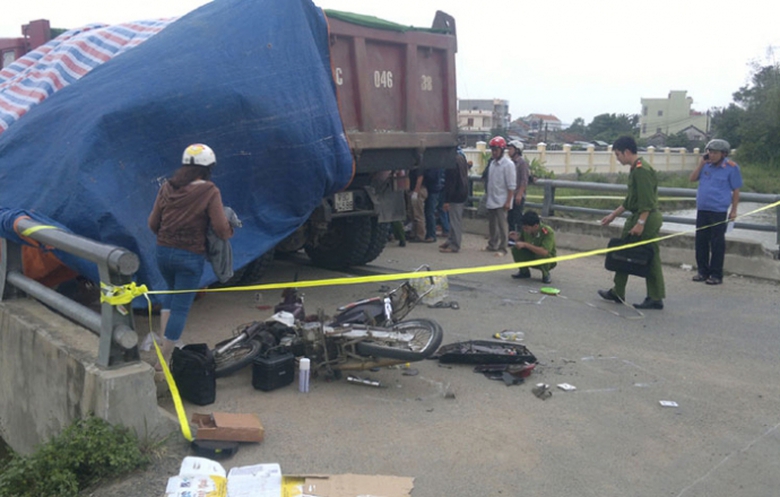 xe-tai-dam-chet-hai-hoc-sinh