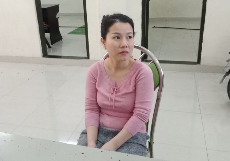 1529331088-692-hen-co-gai-tam-su-luc-nua-dem-nguoi
