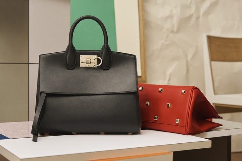 black-studio-bag-data-768x512