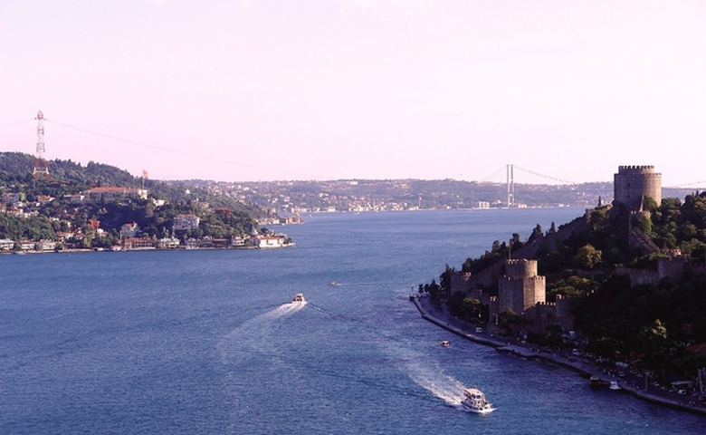 su24-khi-nao-tho-nhi-ky-khoa-eo-bien-bosphorus-cha
