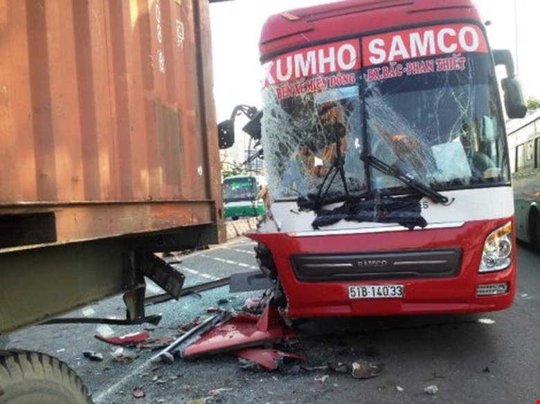 xe khach tong xe container